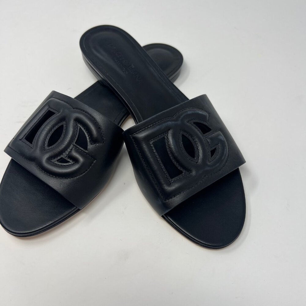 AUTHENTIC **NEVER WORN** Dolce&Gabbana  DG Interlocked Leather Sandals